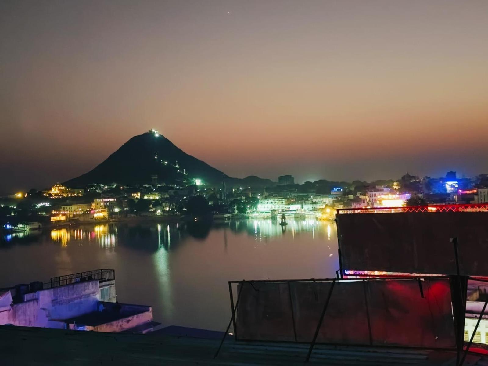 Hotel Nirvana Rooftop Pushkar Esterno foto